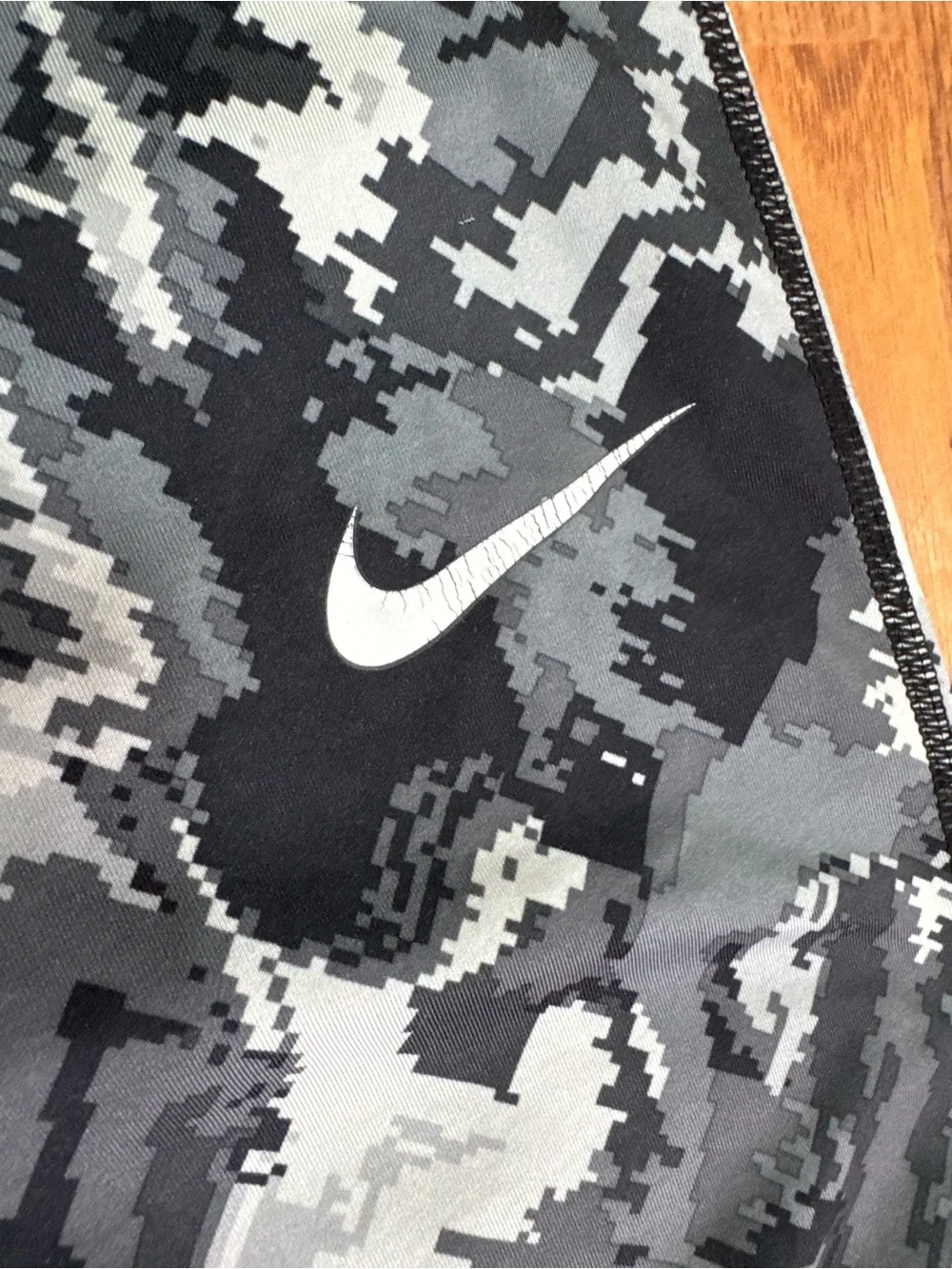 ❤️ Nike Pro Girls' Kids Black & Gray Camo Capri Leggings (B17)